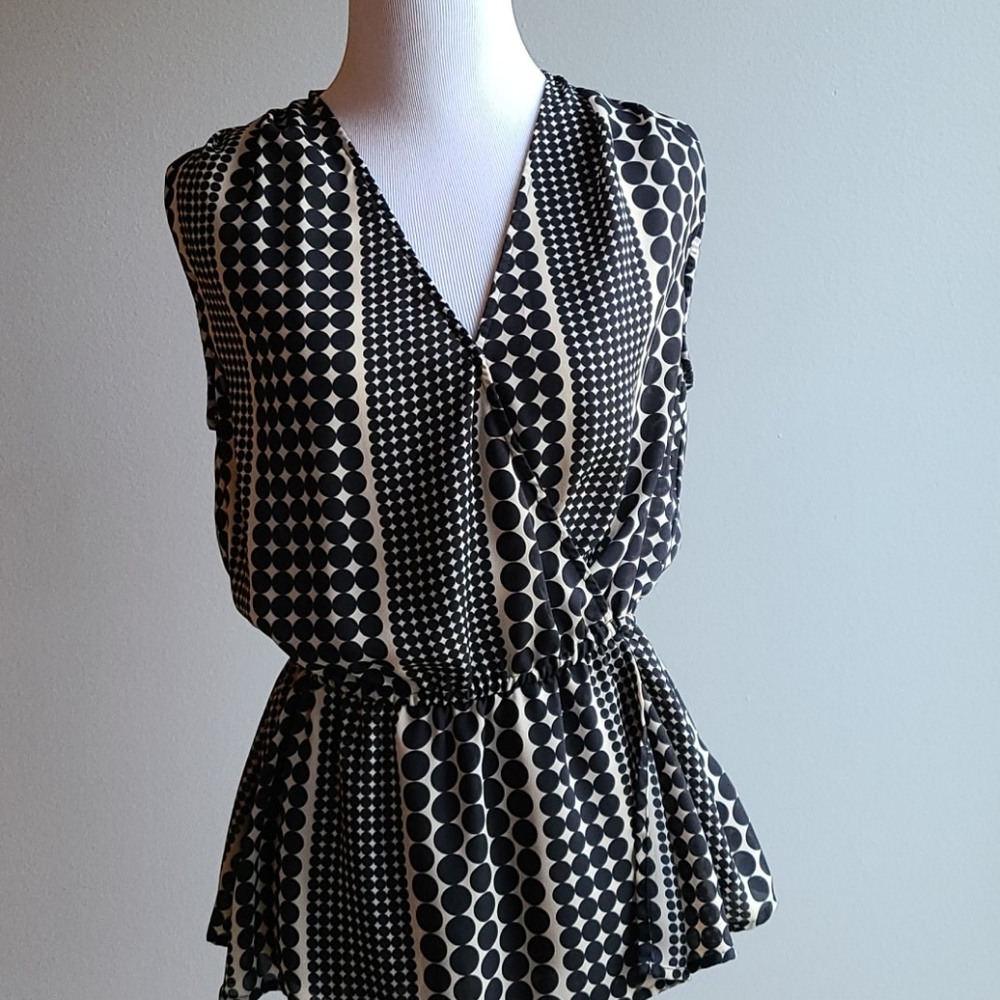 Who what where blk & off white polka top size Sm